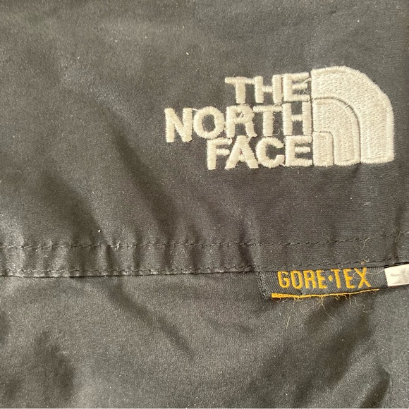 The North Face Gore-Tex suspender ski/snowboard pants. EUC - Picture 2 of 7